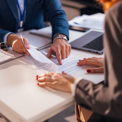 The,Real,Estate,Agent,Closes,The,Deal,With,The,Client